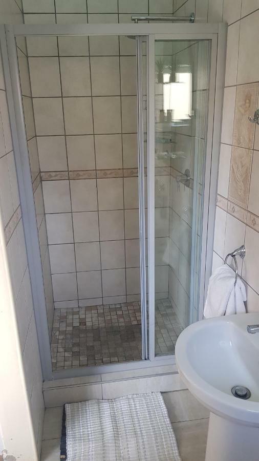 Esperanca Guesthouse Уиндхоек Екстериор снимка