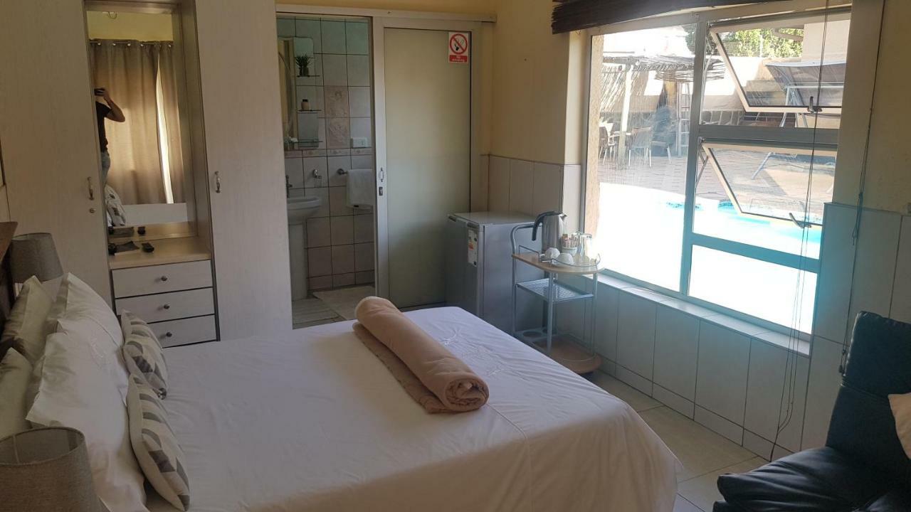 Esperanca Guesthouse Уиндхоек Екстериор снимка
